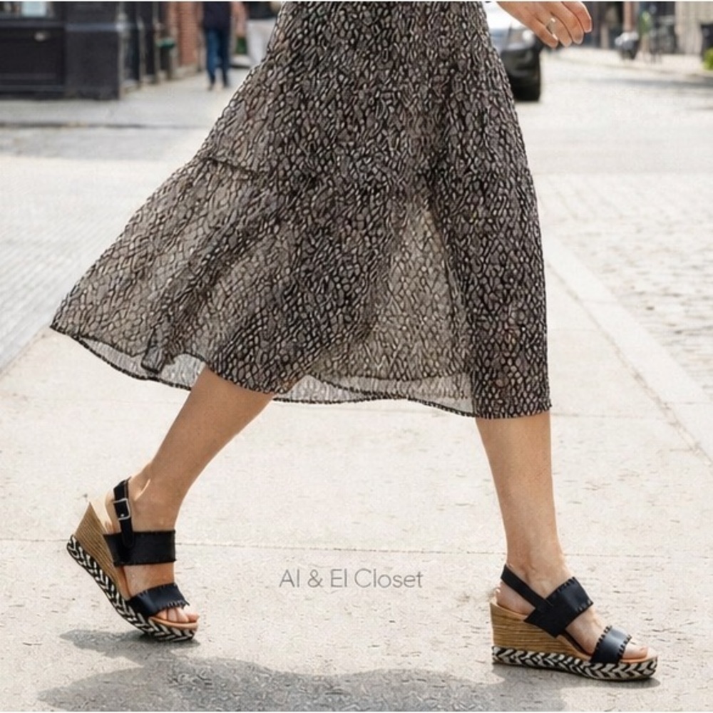 DV by Dolce Vita Esmaya Black Wedge Sandals Women’s Size 7.5 New With Box